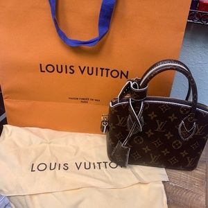 Loius Vuitton automne hiver never used
